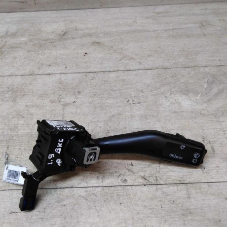 perekliucatel-stekloocistitelei-volkswagen-golf-plus-05gv-art-40709-big-1