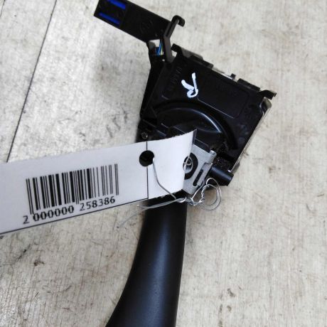 perekliucatel-povorotov-podrulevoi-volkswagen-golf-plus-05gv-art-40773-big-1