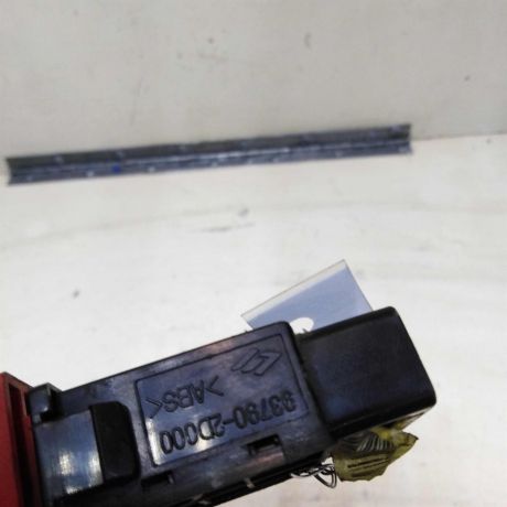 knopka-avariinoi-signalizacii-hyundai-elantra-iii-xd-2-do-rest-art-41425-big-2