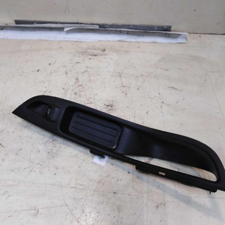 knopka-steklopodieemnika-peredniaia-pravaia-ford-focus-3-rest-17gv-art-44363-big-0