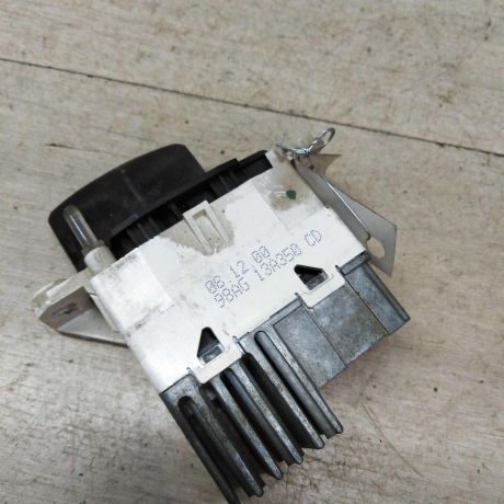 knopka-avariinoi-signalizacii-ford-focus-1-art-46359-big-4