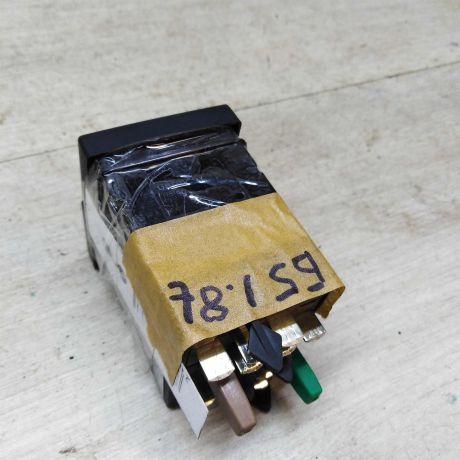 knopka-obogreva-sidenii-volkswagen-passat-b5-99gv-art-46375-big-2