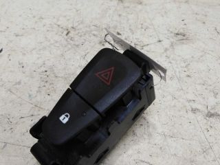 knopka-avariinoi-signalizacii-renault-sandero-ii-stepway-15gv-art-46689