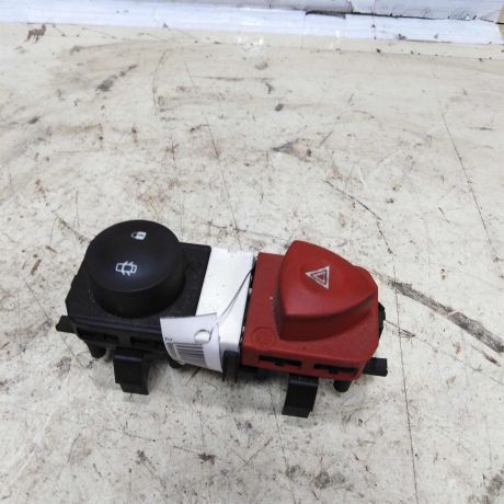 knopka-avariinoi-ostanovki-renault-scenic-2-avariika-art-52093-big-0