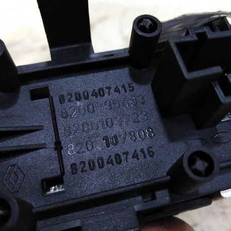 knopka-avariinoi-ostanovki-renault-scenic-2-avariika-art-52093-big-1