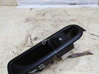 knopka-steklopodieemnika-zadniaia-pravaia-renault-scenic-2-art-52119