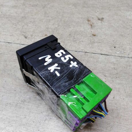 knopka-upravleniia-steklopodieemnikami-volkswagen-passat-b5-gp-art-53368-big-1