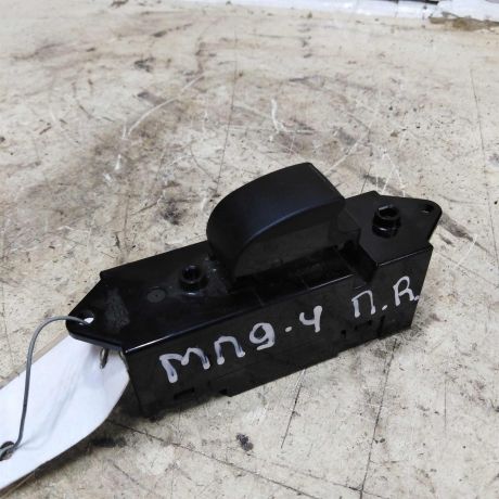 knopka-upravleniia-steklopodieemnikom-mitsubishi-lancer-9-20i-art-54082-big-0