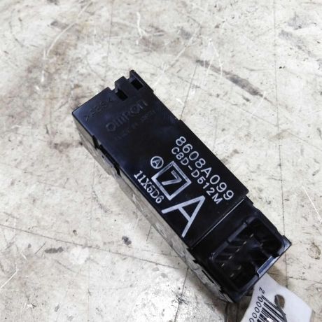 knopka-upravleniia-steklopodieemnikom-mitsubishi-lancer-9-20i-art-54082-big-1