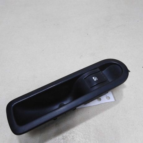 knopka-upravleniia-zadnim-steklopodieemnikom-renault-megane-2-sedan-rest-art-57769-big-0