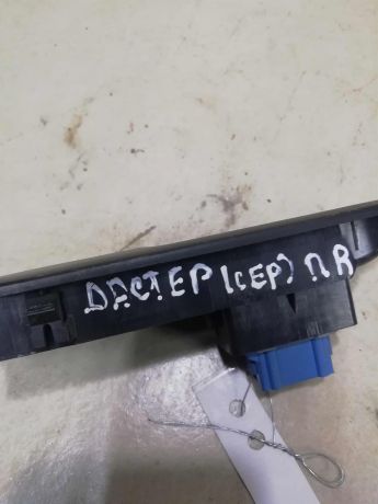 knopka-upravleniia-elektro-steklopodieemnikami-peredniaia-pravaia-renault-duster-i-art-58804-big-2
