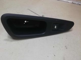 knopka-steklopodieemnika-zadniaia-levaia-peugeot-408-art-59565