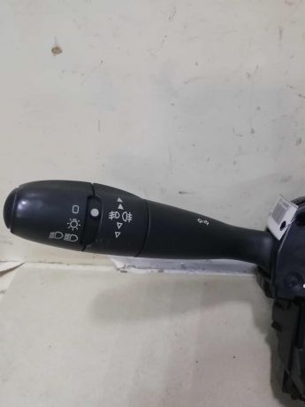 podrulevoi-perekliucatel-v-sbore-peugeot-408-art-59810-big-6