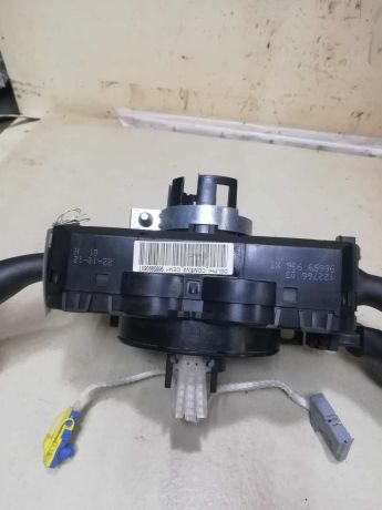 podrulevoi-perekliucatel-v-sbore-peugeot-408-art-59810-big-8