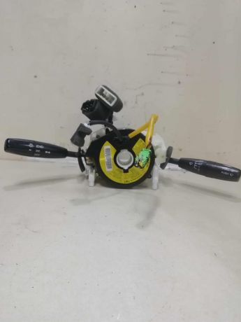 podrulevoi-perekliucatel-v-sbore-sleif-rulia-kia-spectra-art-59891-big-0