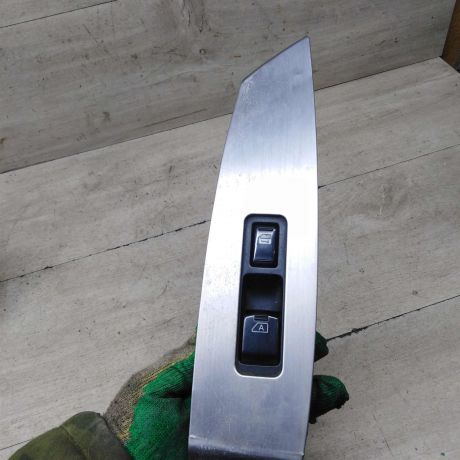 knopka-upravleniia-steklopodieemnika-peredniaia-pravaia-nissan-murano-i-z50-art-60009-big-1