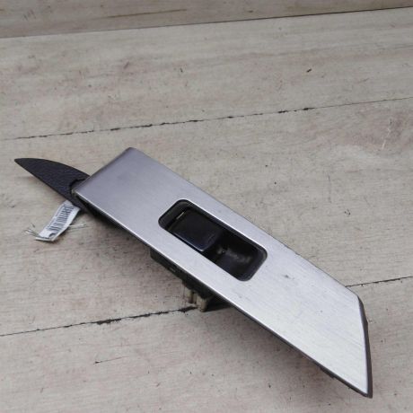 knopka-upravleniia-steklopodieemnikom-zadniaia-pravaia-nissan-murano-i-z50-art-60174-big-0