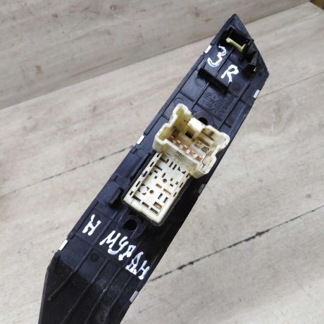 knopka-upravleniia-steklopodieemnikom-zadniaia-pravaia-nissan-murano-i-z50-art-60174-big-4