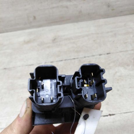 knopka-avariinoi-signalizacii-ford-mondeo-3-art-60562-big-2