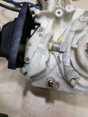 podrulevoi-perekliucatel-v-sbore-mazda-millenia-art-60572-big-5