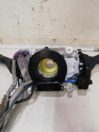 podrulevoi-perekliucatel-v-sbore-mazda-millenia-art-60572-big-2