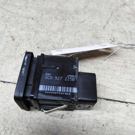 knopka-parkinga-volkswagen-passat-b6-art-61062-big-3