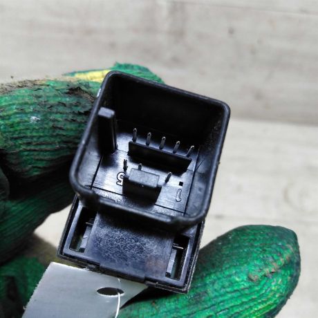 knopka-parkinga-volkswagen-passat-b6-art-61062-big-2