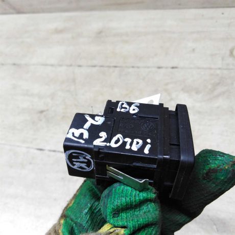 knopka-parkinga-volkswagen-passat-b6-art-61062-big-1