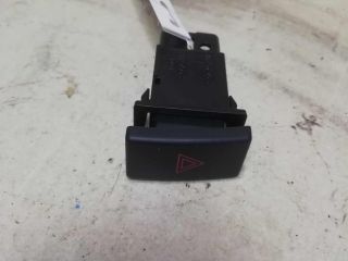 knopka-avariinoi-signalizacii-toyota-avensis-t250-gor-art-62562