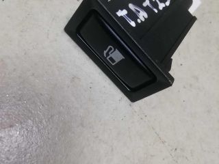 knopka-benzobaka-toyota-avensis-t250-gor-art-62573