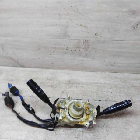 podrulevoi-perekliucatel-v-sbore-kia-spectra-art-64490-big-1