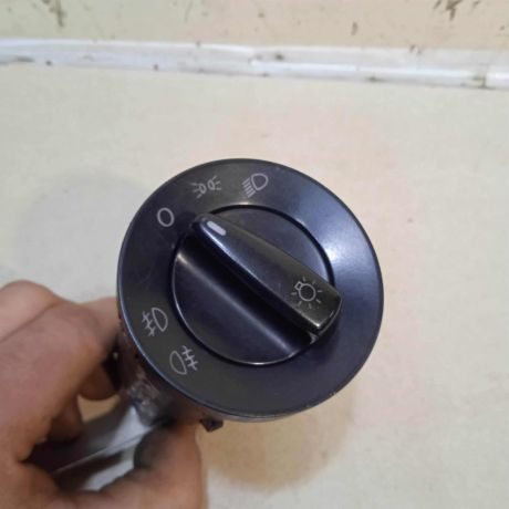 podrulevoi-perekliucatel-v-sbore-skoda-superb-art-64491-big-2