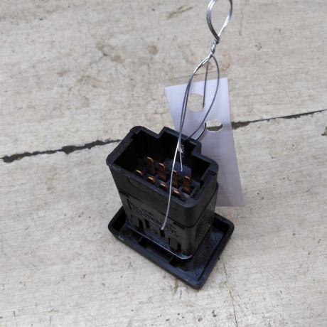 knopka-avariinoi-signalizacii-renault-logan-i-art-66343-big-2