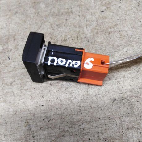 knopka-obogreva-stekla-volkswagen-polo-v-sedan-art-71436-big-1