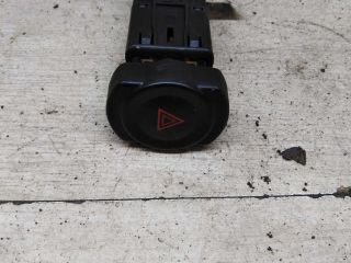 knopka-avariinoi-signalizacii-renault-logan-i-art-71834