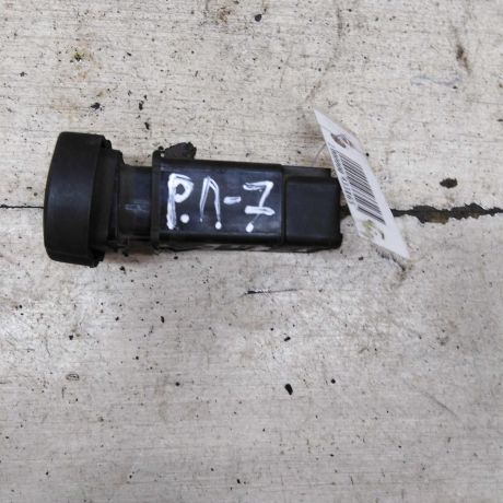 knopka-avariinoi-signalizacii-renault-logan-i-art-71834-big-2