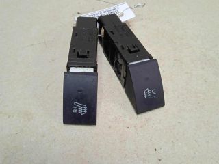 knopka-obogreva-sidenii-hyundai-getz-ostatok-odna-stuka-pravaia-art-72121