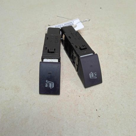 knopka-obogreva-sidenii-hyundai-getz-ostatok-odna-stuka-pravaia-art-72121-big-0