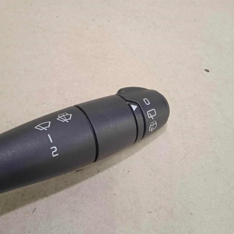 perekliucatel-dvornikov-renault-duster-art-73583-big-2