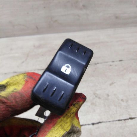 knopka-zakryvaniia-dverei-renault-logan-i-art-74488-big-0