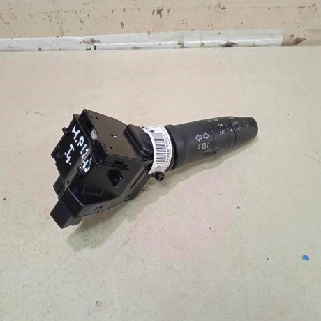 perekliucatel-dvornikov-nissan-primera-p12-art-75935-big-0