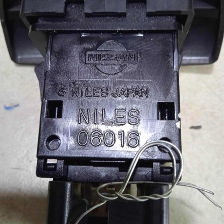 knopka-avariinaia-signalizacii-nissan-primera-p12-art-76175-big-1