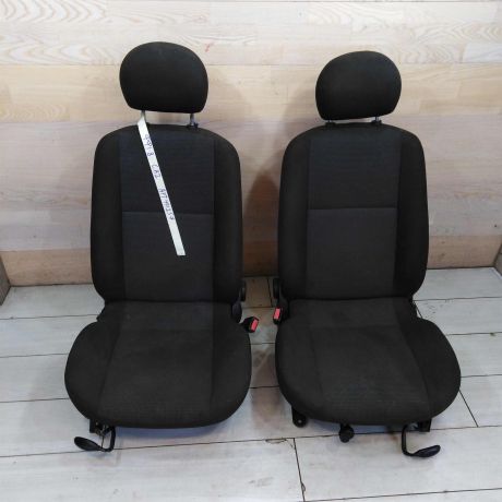 sidene-perednee-ford-focus-1-art-77381-big-0