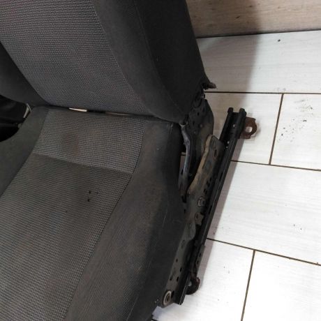 sidene-perednee-ford-focus-1-art-77381-big-1