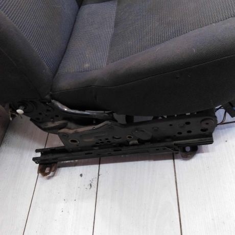 sidene-perednee-ford-focus-1-art-77381-big-8