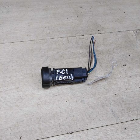 knopka-avariinoi-signalizacii-renault-sandero-i-art-78094-big-0