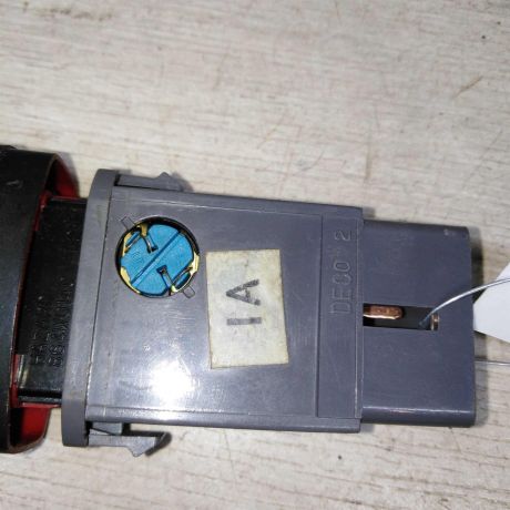 knopka-avariinoi-signalizacii-chevrolet-lacetti-xetcbek-art-78105-big-1