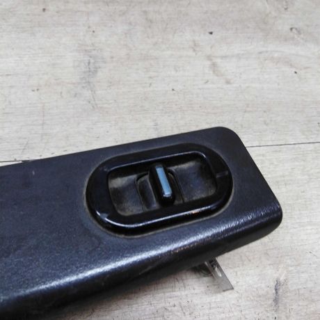 knopka-steklopodieemnika-peredniaia-pravaia-daewoo-nexia-rest-art-78269-big-1