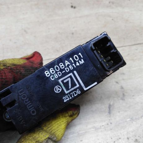 knopka-steklopodieemnika-zadniaia-mitsubishi-lancer-9-art-78391-big-1