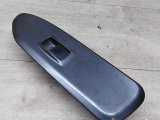 knopka-steklopodieemnika-pravaia-peredniaia-mitsubishi-lancer-9-art-78400